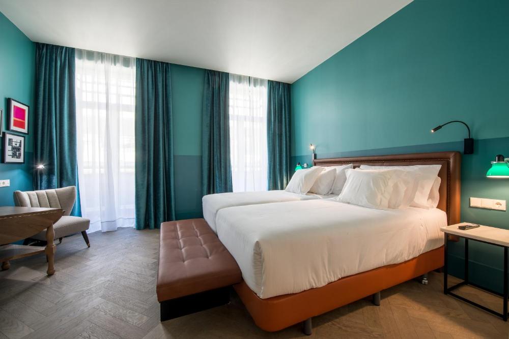 Deluxe Double or Twin Room interior